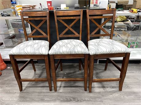 3 BAR HEIGHT STOOLS - EXCELLENT CONDITION, PERFECT FOR KITCHEN ISLAND 19”x18”x42
