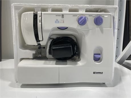 KENMORE 15202 SEWING MACHINE IN BOX
