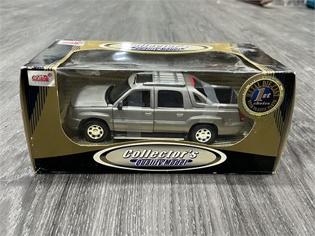 COLLECTORS QUALITY MODEL DIECAST IN BOX