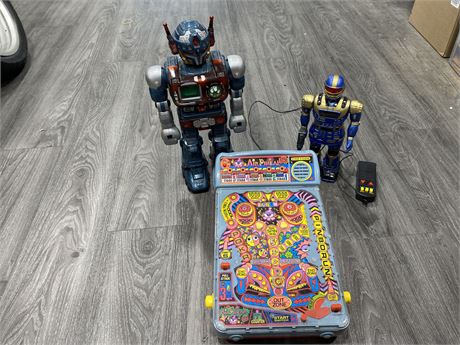 VINTAGE AIR PINBALL AND 2 ROBOTS (TALLEST 15”)