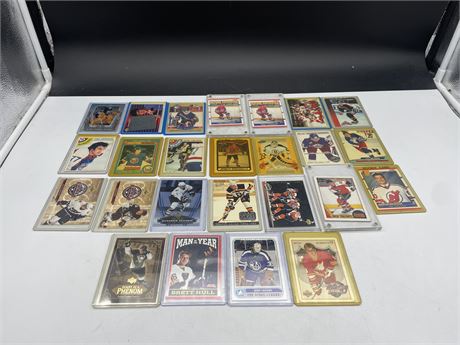 LOT OF HOCKEY CARDS - SOME VINTAGE ROOKIES