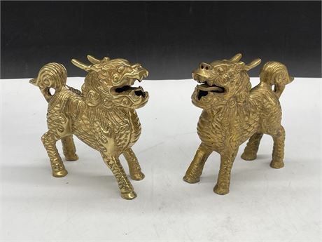 PAIR OF HEAVY BRASS CHINESE FOO DOG GUARDIAN LIONS (5” TALL)