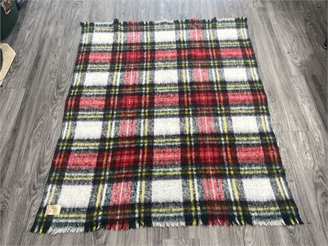 VINTAGE WOODWARDS MADE IN ITALY BLANKET - 51”x67”