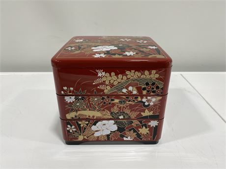 JAPANESE LACQUERED STACKING TRINKET BOX