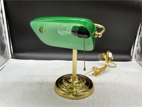 1970s BANKERS LAMP W/EMERALD GREEN GLASS SHADE - WORKS