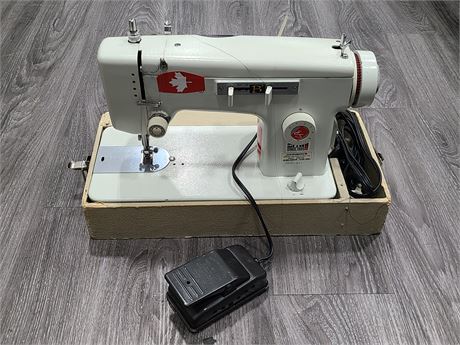 VINTAGE SEWING MACHINE COMPLETE (Tested)