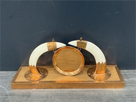 WOOD & COPPER GONG HORN DISPLAY - 20” WIDE / HORNS ARE 7”