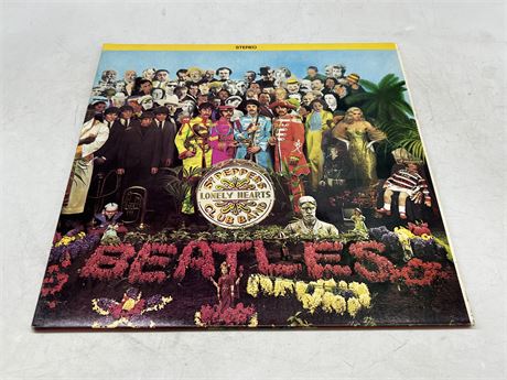 BEATLES 2653 - SGT PEPPERS LONELY HEARTS CLUB BAND - NEAR MINT (NM)
