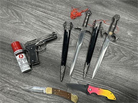 COLLECTABLE KNIVES + GUN LIGHTER W/BUTANE