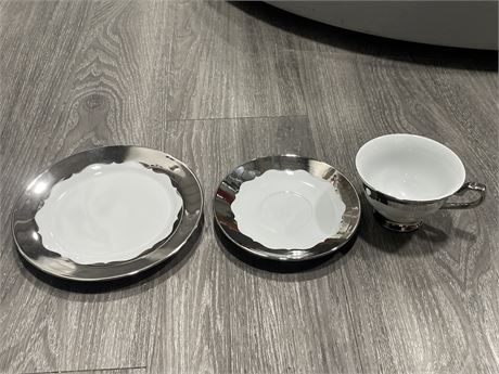 CIRCA LUXE RIPPLE CUP + SAUCER SET W/ PLATE
