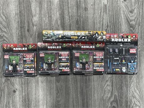 5 SEALED ROBLOX FIGURES