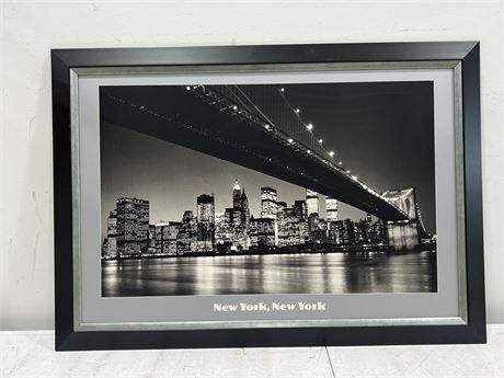 FRAMED NEW YORK SKYLINE PICTURE (40.5”x28.5”)