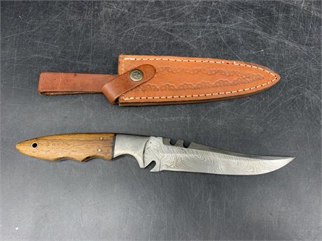 DAMASCUS KNIFE W/SHEATH (6” BLADE - 11” OVERALL)