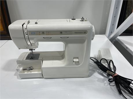 KENMORE 10 SEWING MACHINE W/ PEDAL