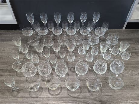 LARGE LOT OF CRYSTAL WARE GLASSES