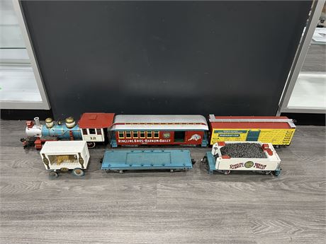 MISC VINTAGE STYLE TRAIN LOT - ENGINE IS 16” LONG