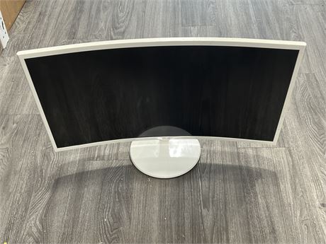 32” CURVED SAMSUNG MONITOR - SCREEN HAS DAMAGE & NO CORDS (As is)