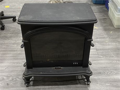 ELECTRIC HEATER + FIREPLACE - WORKING WELL (25”X28”)