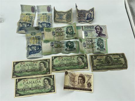 LOT OF VINTAGE PAPER CURRENCY