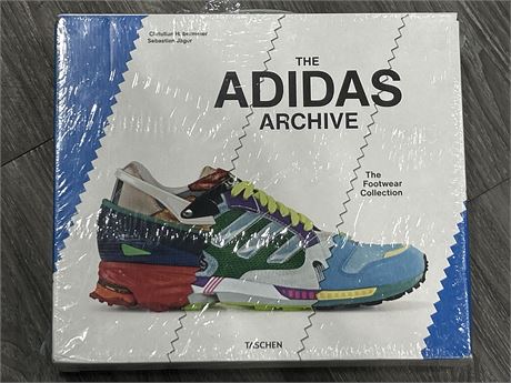 THE ADIDAS ARCHIVE LARGE COFFEE TABLE BOOK - RETAIL 200$