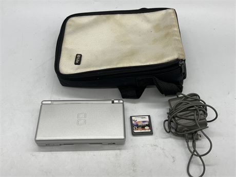 NINTENDO DS W/GAME, CASE & CHARGER