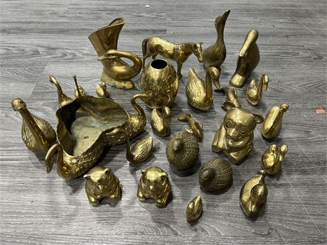 LARGE LOT OF BRASS DECORATIONS