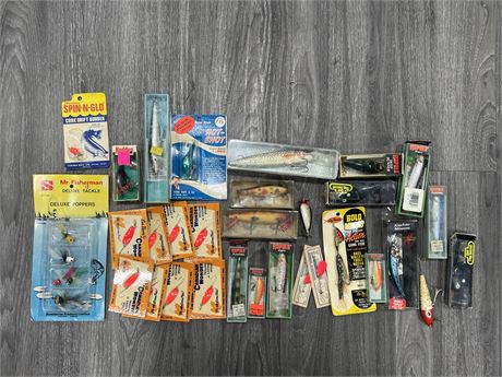 LOT OF VINTAGE MOSTLY NEW OLD STOCK FISHING LURES