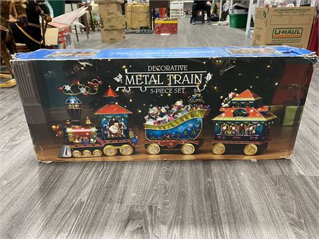 LARGE METAL CHRISTMAS TRAIN IN BOX (Complete)