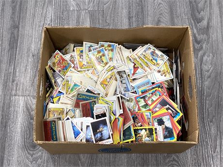 LARGE BOX FULL OF VINTAGE COLLECTOR CARDS