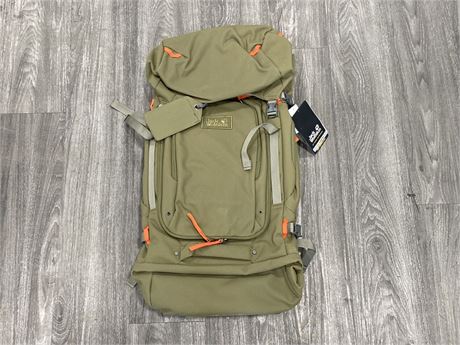 NWT JACK WOLFSKIN HOBO QUEEN 55 BACKPACK (HIGH RETAIL VALUE)