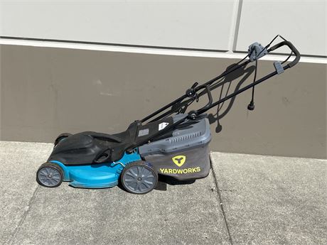ELECTRIC LAWN MOWER (Works)