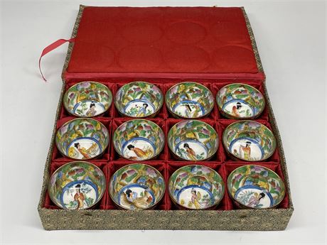 VINTAGE BOXED SET OF 12 ASIAN TEA BOWLS