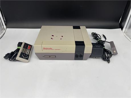 NES CONSOLE (FOR PARTS) RF SWITCH - AC ADAPTER - CONTROLLER