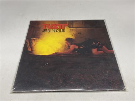 RATT - OUT OF CELLAR - EXCELLENT (E)