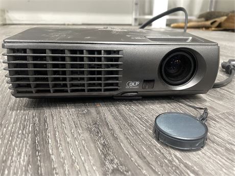 OPTOMA PROJECTOR WITH HDMI AND CORD