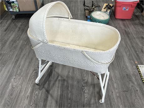 VINTAGE ROLLING BABY CARRIAGE