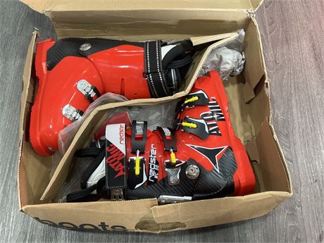 NEW SIZE 4.5 - ATOMIC REDSTER WC 90 SKI BOOTS