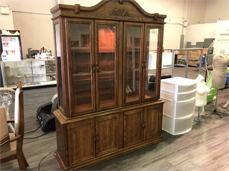 OAK CHINA CABINET WITH HUTCH. INCLUDES GLASS SHELVES/LIGHT WORKS
