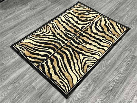REGAL COLLECTION RUG (39”x55”)