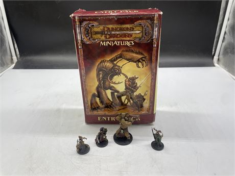 DUNGEONS & DRAGONS MINIATURES ENTRY PACK (OPEN BOX)