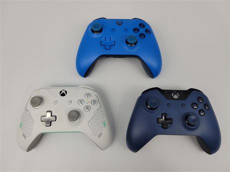 3 XBOX ONE CONTROLLERS (Working)