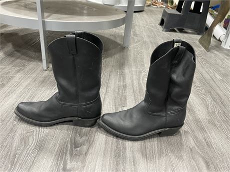 LEATHER BOOTS SIZE 12
