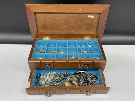 WOOD MUSICAL JEWELRY CASE W/CASE