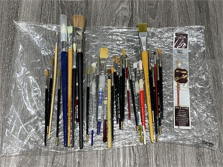MOSTLY NEW PAINT BRUSHES