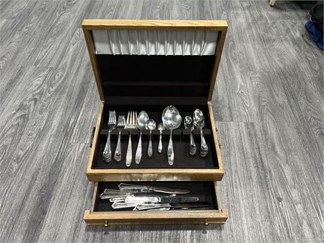 VINTAGE PLATED CUTLERY SET IN CASE