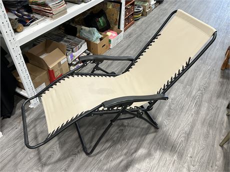 FOLD UP OUTDOOR LOUNGER