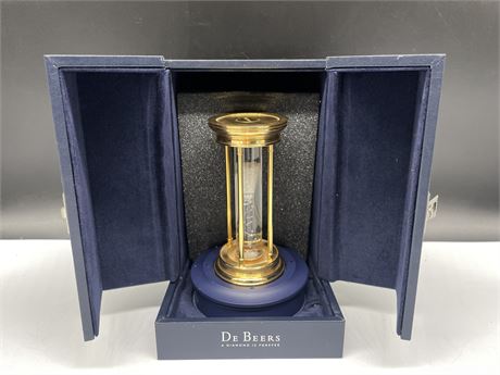EXQUISITE DE BEERS DIAMOND HOUR GLASS W/ CASE (6” TALL, PLAQUE ENGRAVED AS GIFT)