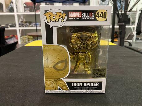 (NEW) GOLD IRON SPIDER MAN BOBBLE-HEAD