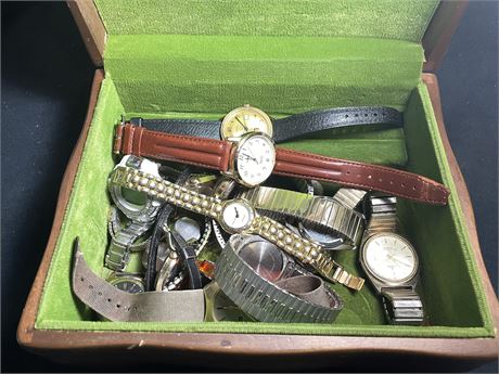 LOT OF VINTAGE WATCHES + BOX