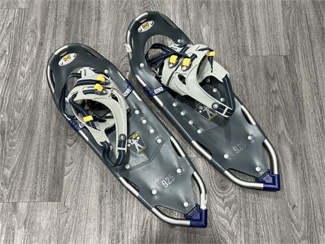 ATLAS 925 SNOW SHOES - LIGHTLY USED (25” long)